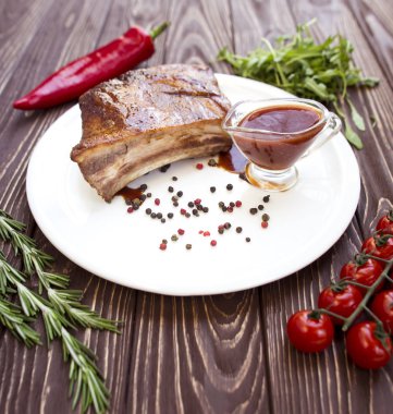 Doğrama kurulu baharat olarak domuz eti