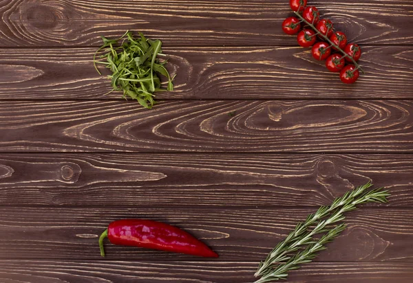 Diseño de verduras de fondo sobre un fondo de madera — Foto de Stock