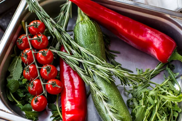 Behaviour, Healthy eating friss zöldségekkel koncepció — Stock Fotó