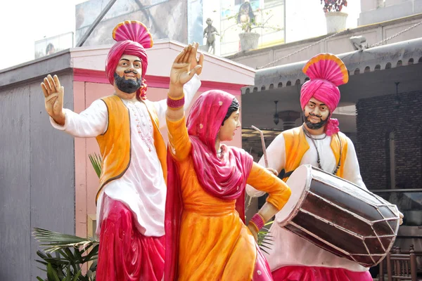 Punjabi Cultura y tradición bailan en el festival Baisakhi Fotos De Stock