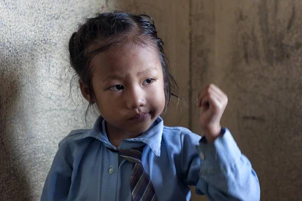Une jolie écolière à Katmandou, Népal — Photo