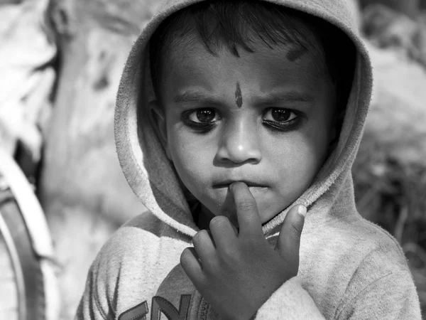 Poor indian slum boy from New Delhi, capital of India — Stock Photo, Image