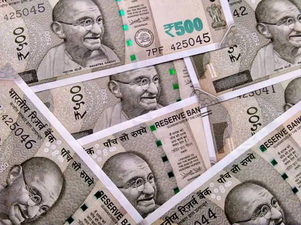Randomly placed 500 rupee indian currency — Stock Photo, Image