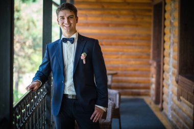 Yakışıklı genç damat