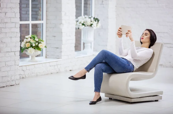 Beautiful young woman using tablet indoors — Stock Photo, Image