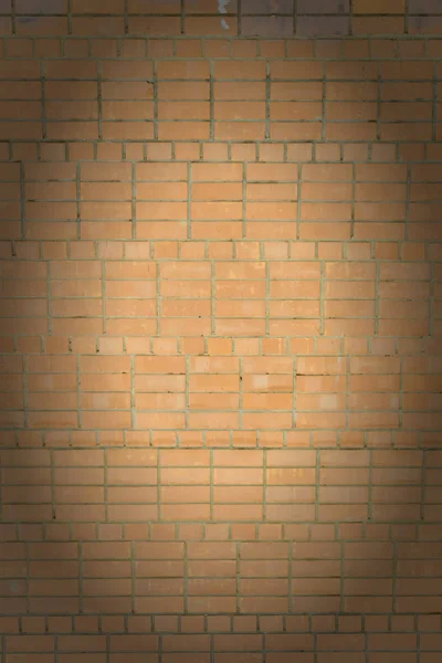 Lege achtergrond. Muur van Oranje baksteen met vignet. Lay-out. De textuur van de steen, even rijen. — Stockfoto