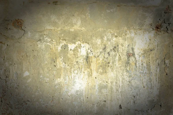 Żółte ściany betonowe z trzaski i miejsca. Tło z tekstury i winiety. — Zdjęcie stockowe