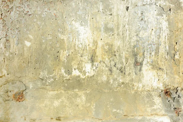 Жовта бетонна стіна з тріщинами і плямами. Тло з текстурою . — стокове фото