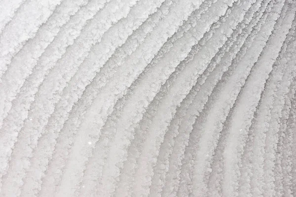 Tipare neobişnuite de gheaţă. Cristale de zăpadă în dungi — Fotografie, imagine de stoc