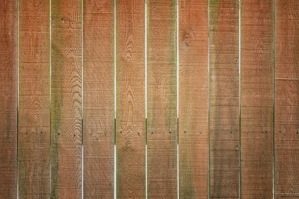 Omheining gemaakt van platte onbehandelde planken. Lege bruine achtergrond met houttextuur. Voor sites en lay-outs — Stockfoto