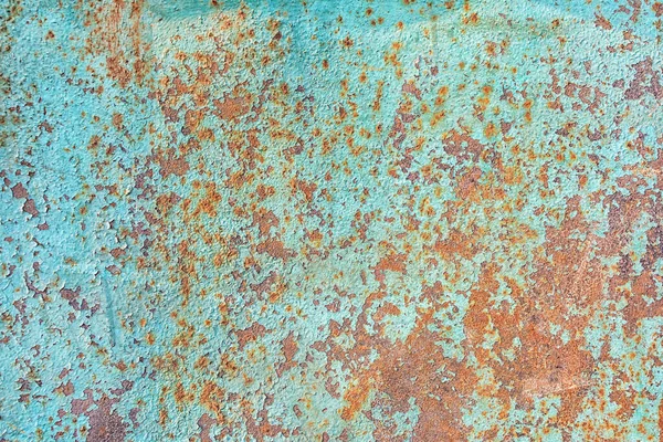 Τυρκουάζ αφηρημένο φόντο με ραγισμένο χρώμα και κηλίδες σκουριάς. Παλιό βαμμένο μεταλλικό φύλλο. Για διατάξεις και τοποθεσίες — Φωτογραφία Αρχείου