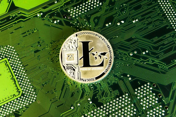 Litecoin es una forma moderna de cambio y esta moneda criptográfica es un medio conveniente de pago en los mercados financieros y web — Foto de Stock