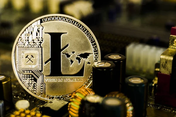 Litecoin es una forma moderna de cambio y esta moneda criptográfica es un medio conveniente de pago en los mercados financieros y web — Foto de Stock