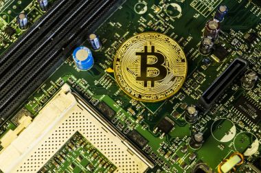 Omsk, Rusya Federasyonu - 4 Ağustos 2017: Bitcoin değişiminin modern bir yoludur ve bu Kripto para ödeme mali ve web pazarlara uygun aracı
