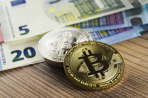 Bitcoin is a modern way of exchange and this crypto currency is a convenient means of payment in the financial and web markets — Stock Photo, Image