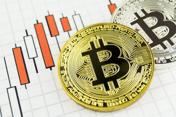 Bitcoin è un modo moderno di scambio e questa valuta crypto è un mezzo di pagamento conveniente nei mercati finanziari e web — Foto Stock