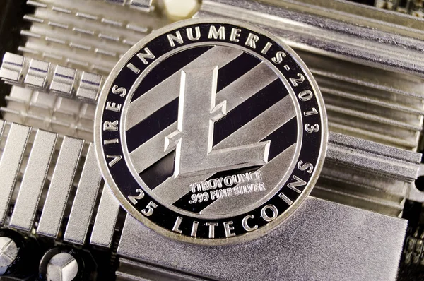 Litecoin es una forma moderna de cambio y esta moneda criptográfica — Foto de Stock