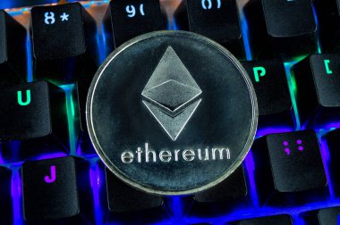 Renk kodlu klavyenin para şifreli ethereum yakın plan görüntüsü
