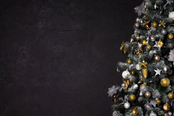 Yeni yıl ve Noel 'in sembolü olarak resmin köşesindeki Noel ağacı