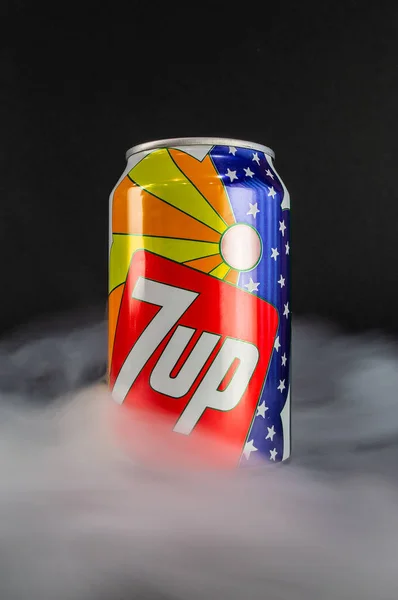 Omsk, Russia - November 27, 2019: Image of a can of carbonated drink 7 Up on a dark background — Stock Photo, Image