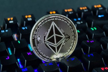 Para şifreli para birimi ethereum renk kodlu klavyenin klasik yakın plan görüntüsü