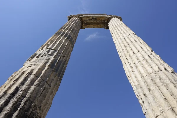 Vista del Templo de Apolo en la antigua ciudad de Didyma — Foto de Stock