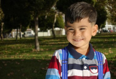 Hoş küçük çocuk portre.