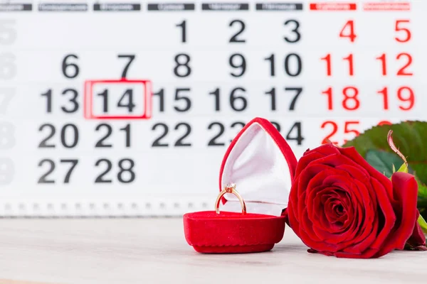 Verlobungsring, Herz, Kalender, 14. Februar, ein Geschenk zum Valentinstag — Stockfoto