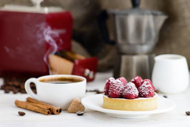 Natürmort rustik tarzı, ahududu ve h ile taze tartı