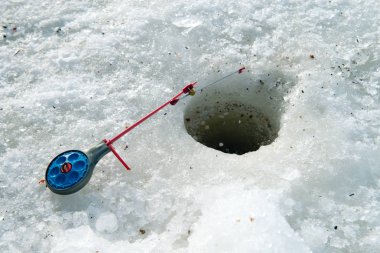 Olta balık b için bekleyen buz üzerinde kış balıkçılık için