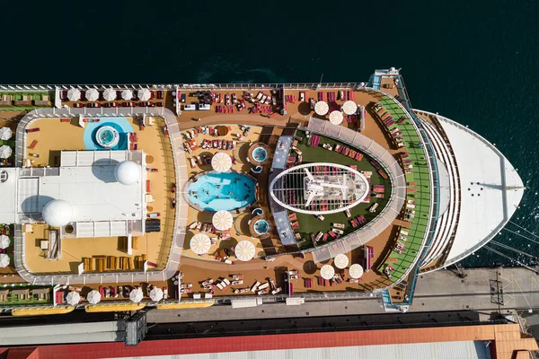 Sonnenliege Deck Heck Sommerurlaub Kreuzfahrttourismus Konzept Kreuzfahrtschiff Deck Blaue Wellen — Stockfoto