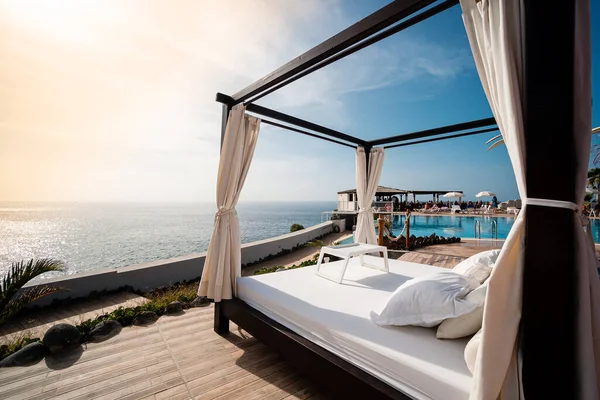 Sunbathing Bed Luxury Pool Hotel Stunning Ocean Views Sha Wellness — Stock Photo, Image