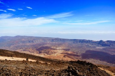 Mars Kızıl Gezegeni 'nin çöl manzarası. Teide Ulusal Parkı. Teide yanardağının güzel manzarası. Tenerife 'deki Teide Dağı volkanı çöl krateri. Kanarya Adaları