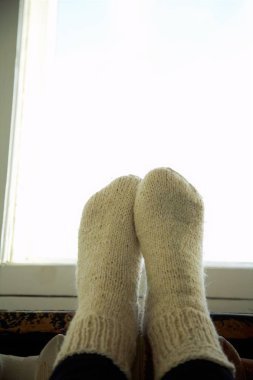 iki kadının bacaklarını açıp örme çorap