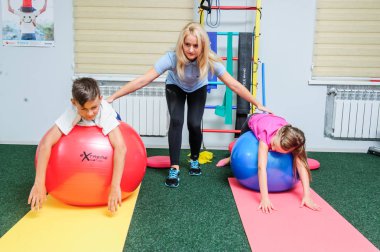 Vinnitsa, Ukrayna, September.2017:Work 25 omurga reabilitation Merkezi hasta ile