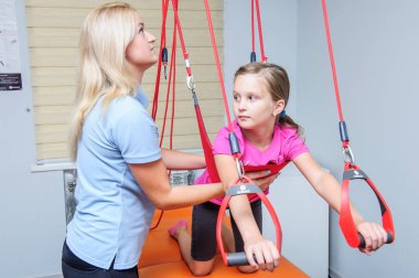 Vinnitsa, Ukrayna, September.2017:Work 25 omurga reabilitation Merkezi hasta ile