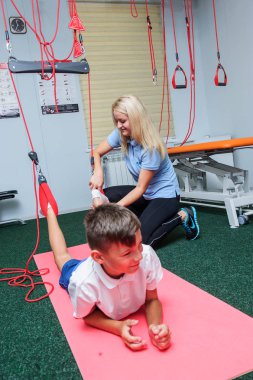 Omurga reabilitation Merkezi hasta ile çalışmak