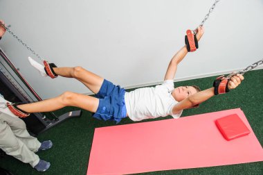 Omurga reabilitation Merkezi hasta ile çalışmak