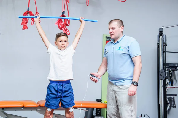 Omurga reabilitation Merkezi hasta ile çalışmak