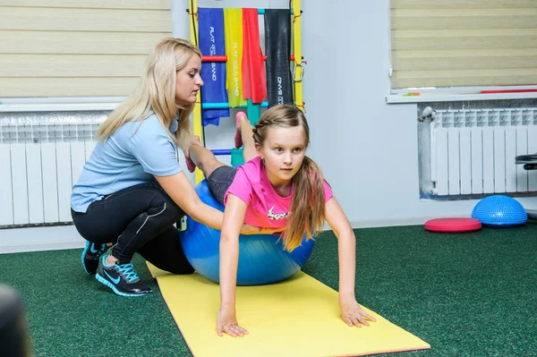 Vinnitsa, Ukrayna, September.2017:Work 25 omurga reabilitation Merkezi, içerik görüntü hasta ile.