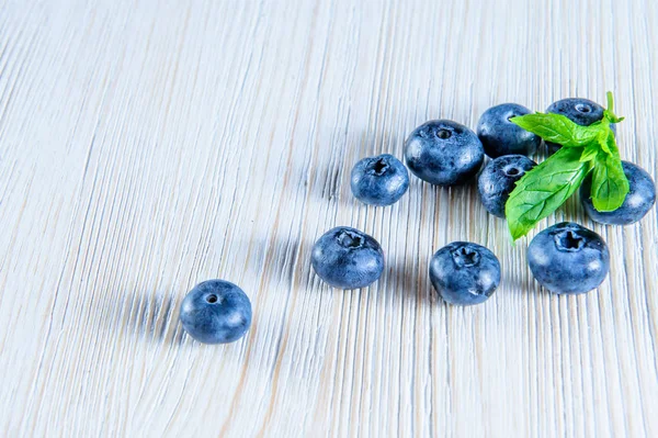 Blueberries with leaves in white background — Stock Photo, Image