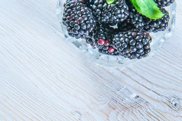 Blackberry with green leaf isolated on white — Stock Photo, Image