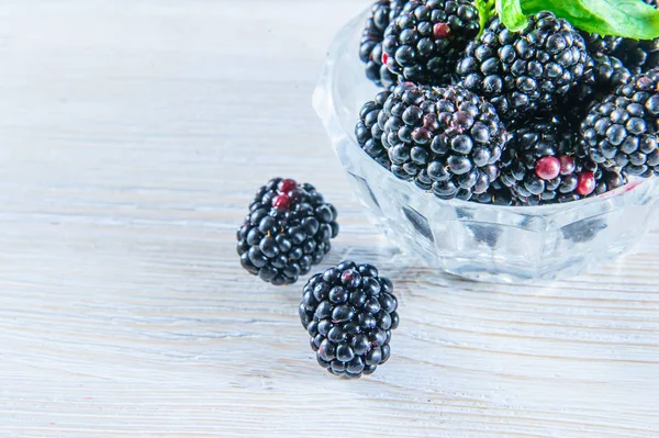 Blackberry with green leaf isolated on white — Stock Photo, Image