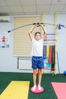 VINNITSA, UKRAINE, 25 Eylül 2017: Omurga reabilitasyon merkezi görüntüleme hastalarıyla çalış. Editör imajı.