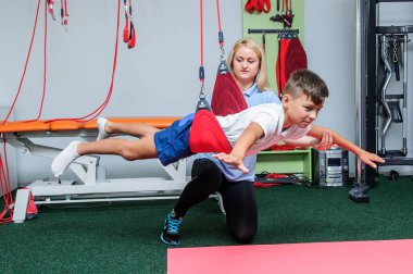 VINNITSA, UKRAINE, 25 Eylül 2017: Omurga reabilitasyon merkezi görüntüleme hastalarıyla çalış. Editör imajı.