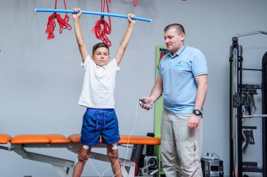 :Omurga reabilitation Merkezi hasta ile çalışmak