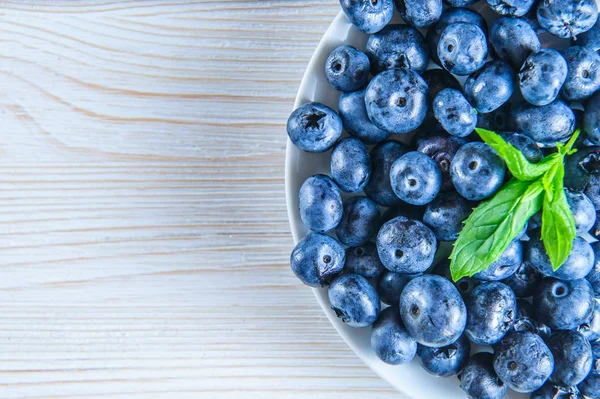 Blueberries with leaves in white background — Stock Photo, Image