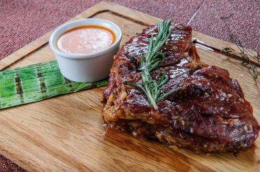 Izgara domuz eti biftek fille.