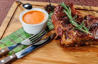 Izgara domuz eti biftek fille.