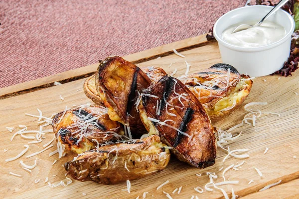 Baked spicy potatoes in baking dish. — Stock Photo, Image